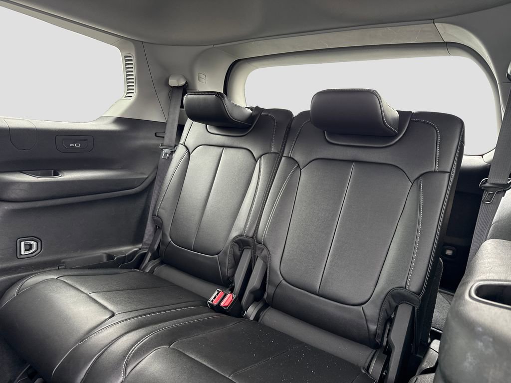 Used 2023 Jeep Grand Cherokee L Limited AWD/4WD image 27