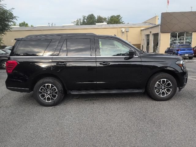 Used 2024 Ford Expedition XLT AWD/4WD image 9