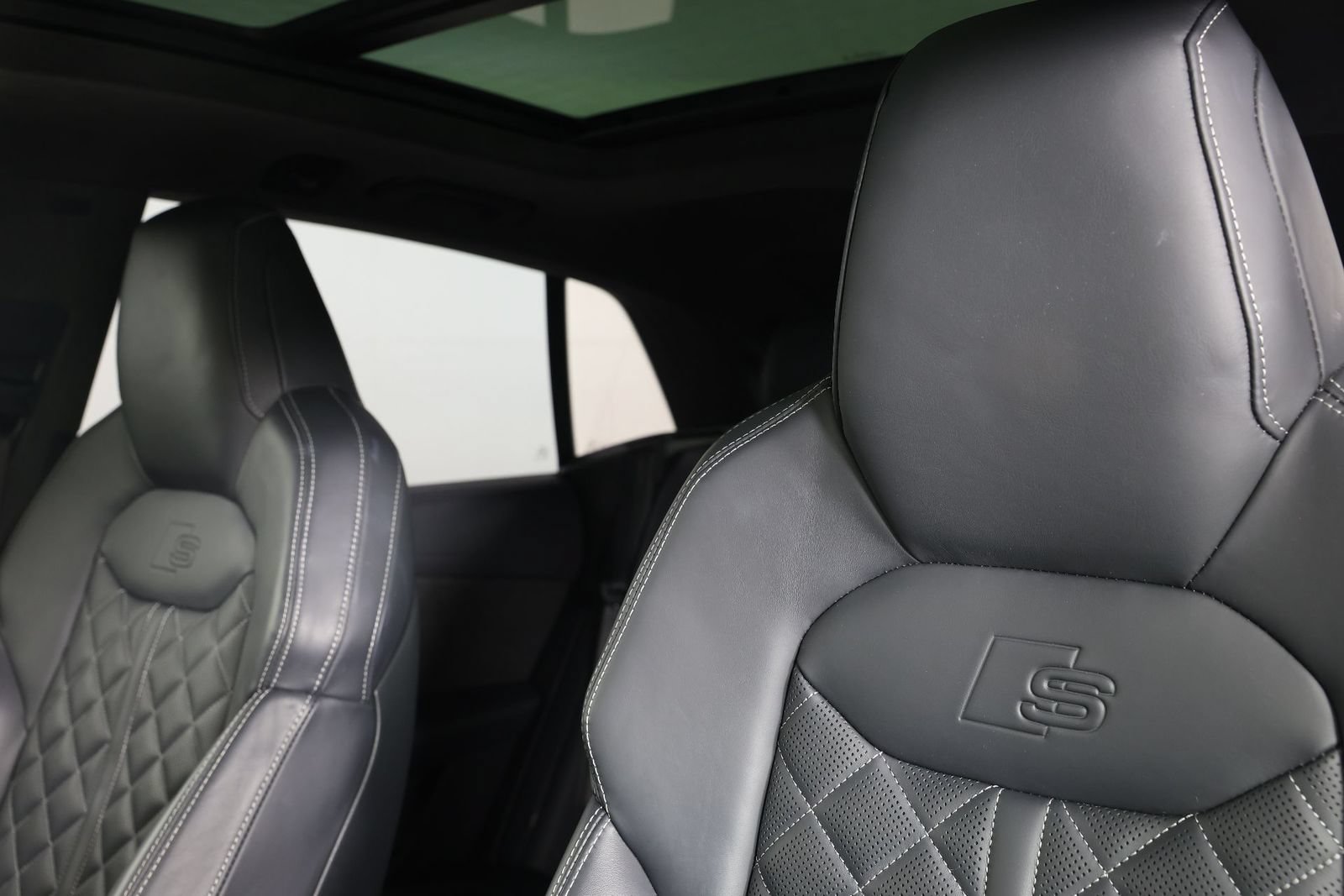Used 2022 Audi SQ8 Prestige AWD/4WD image 23