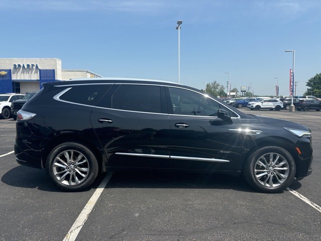 Used 2023 Buick Enclave Avenir image 2