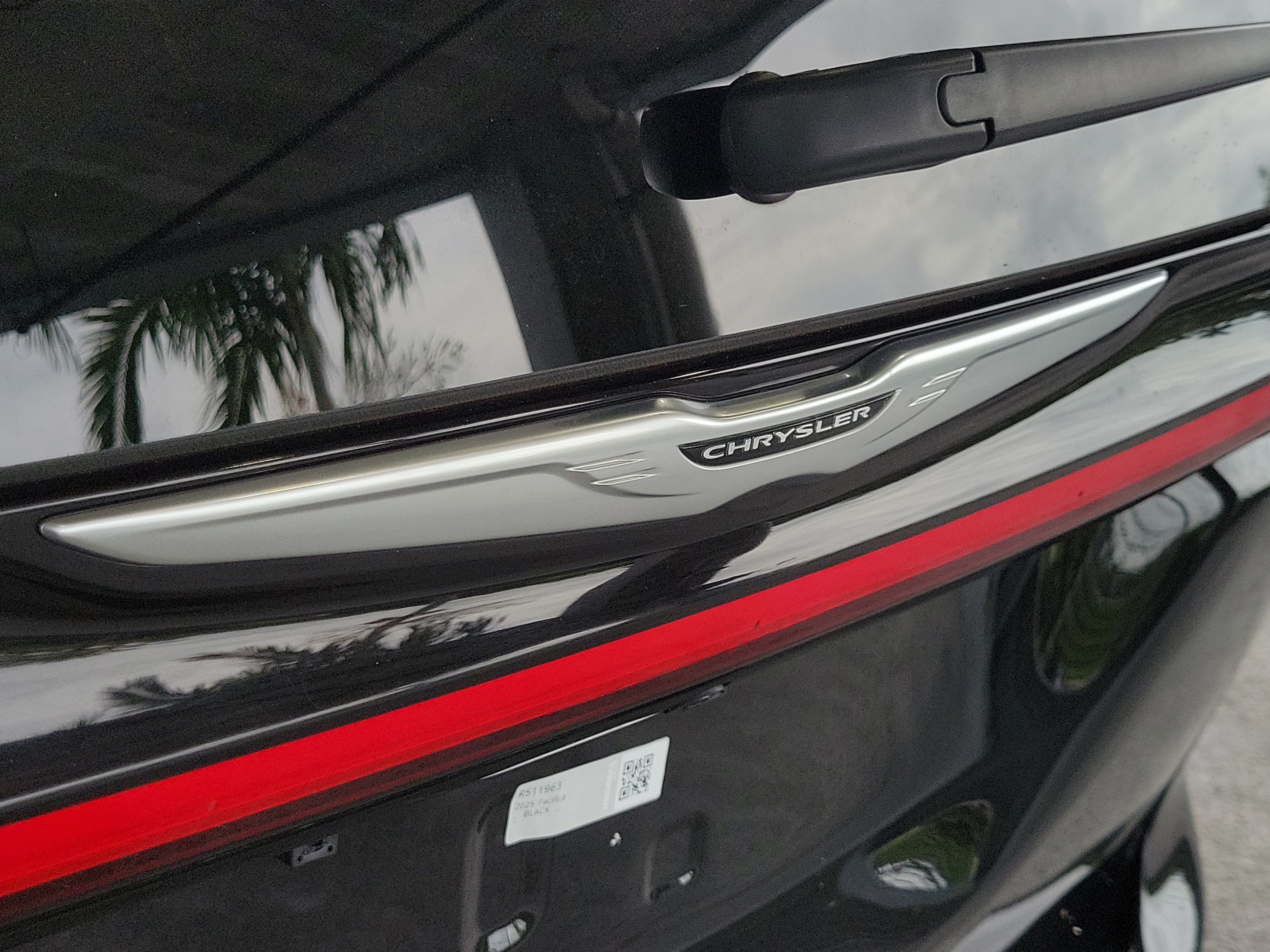 Certified 2025 Chrysler Pacifica Select FWD image 6