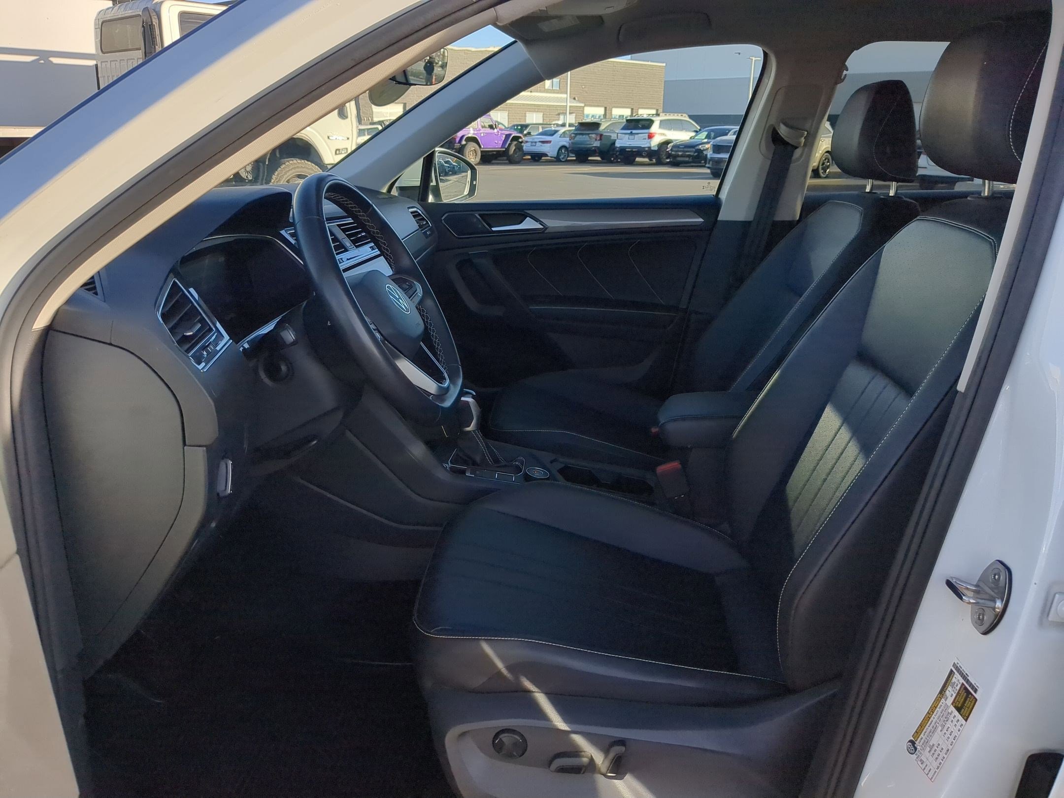 Used 2023 Volkswagen Tiguan SE image 17