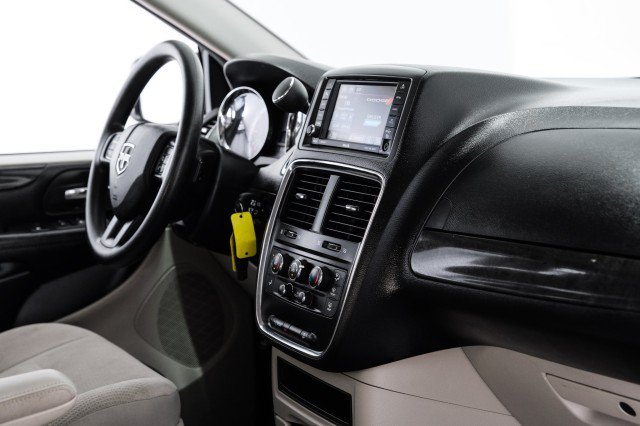 Used 2018 Dodge Grand Caravan SE w/ UConnect Hands-Free Group FWD image 20