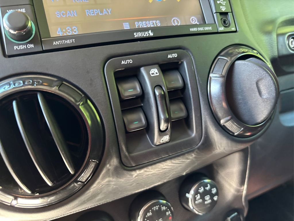 Used 2018 Jeep Wrangler Unlimited Rubicon image 29