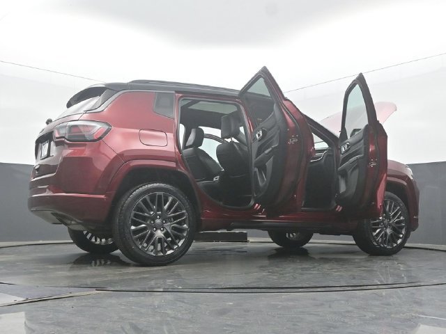 Used 2022 Jeep Compass High Altitude AWD/4WD image 59