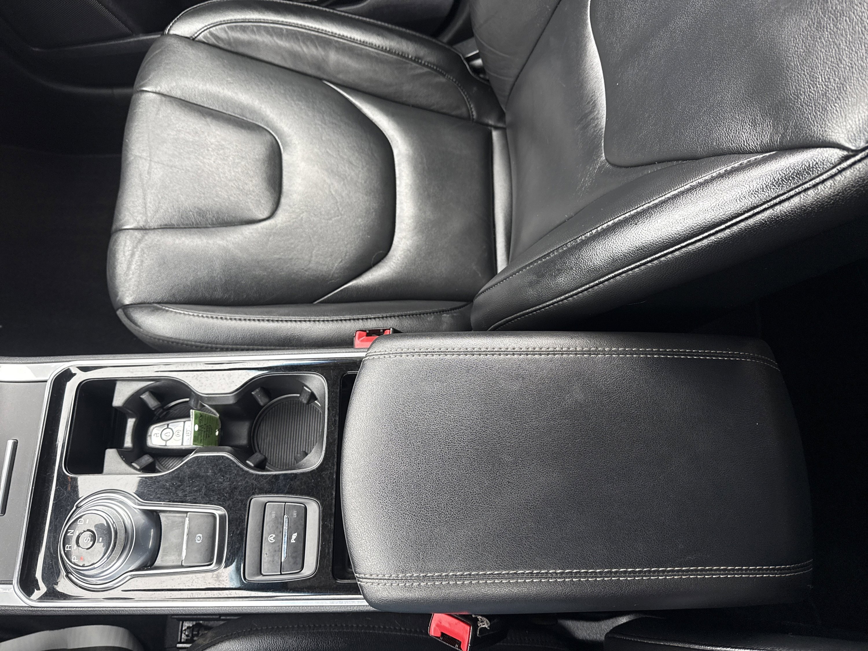 Used 2020 Ford Edge Titanium image 29