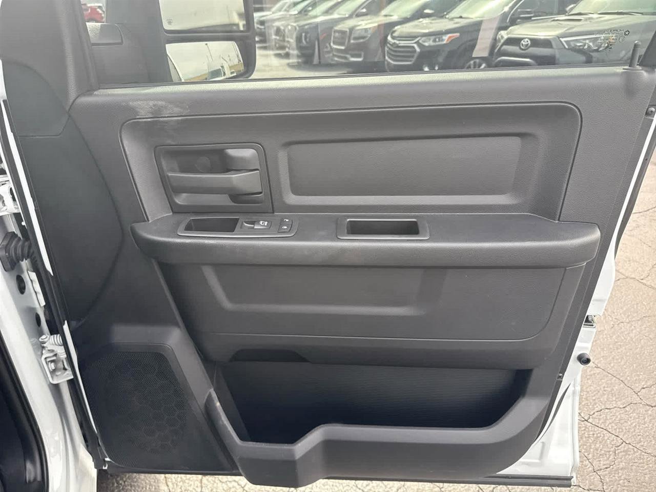 Used 2024 RAM 3500 Tradesman w/ Chrome Appearance Group image 28