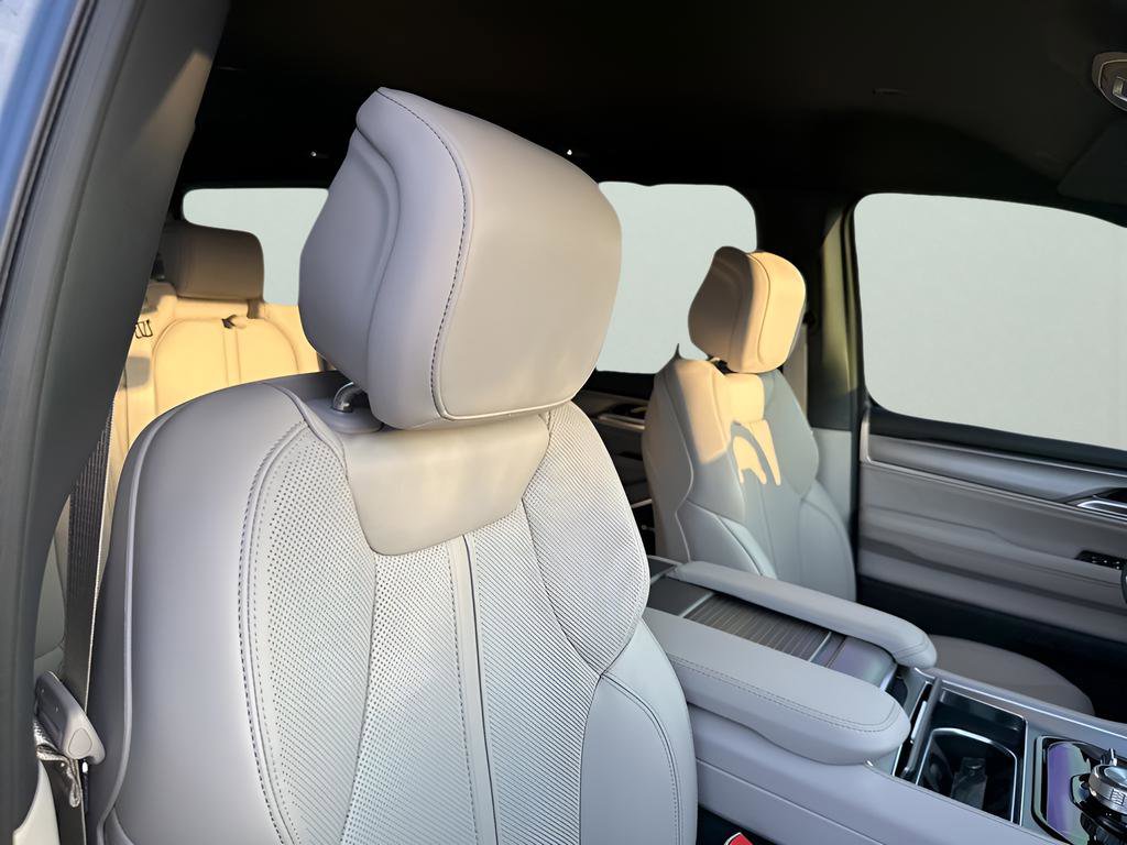 New 2025 Jeep Wagoneer 4WD w/ Convenience Group I image 15