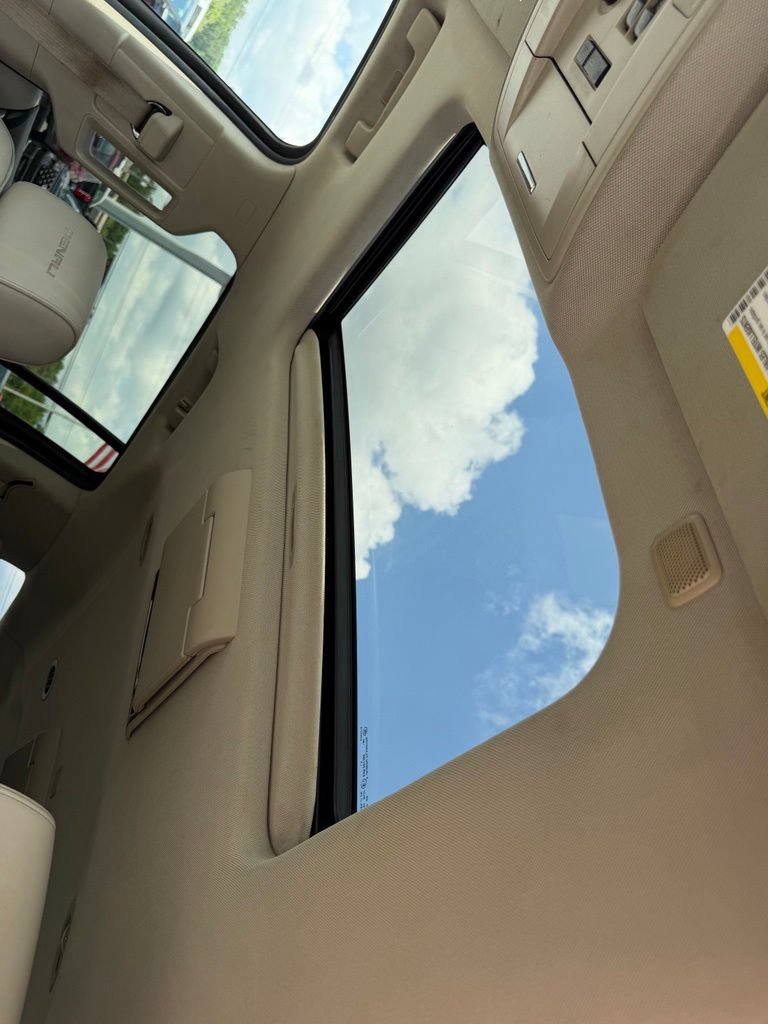 Used 2015 GMC Yukon XL Denali w/ Premium Package AWD/4WD image 29