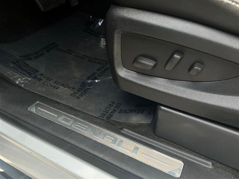 Used 2018 GMC Yukon Denali image 24