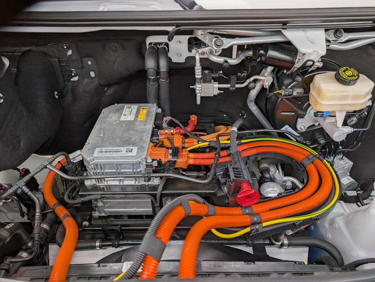 Used 2024 Mercedes-Benz eSprinter 170 Cargo image 35