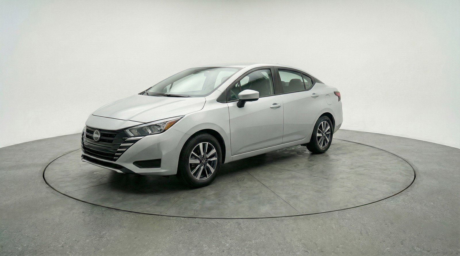 Used 2025 Nissan Versa SV image 3