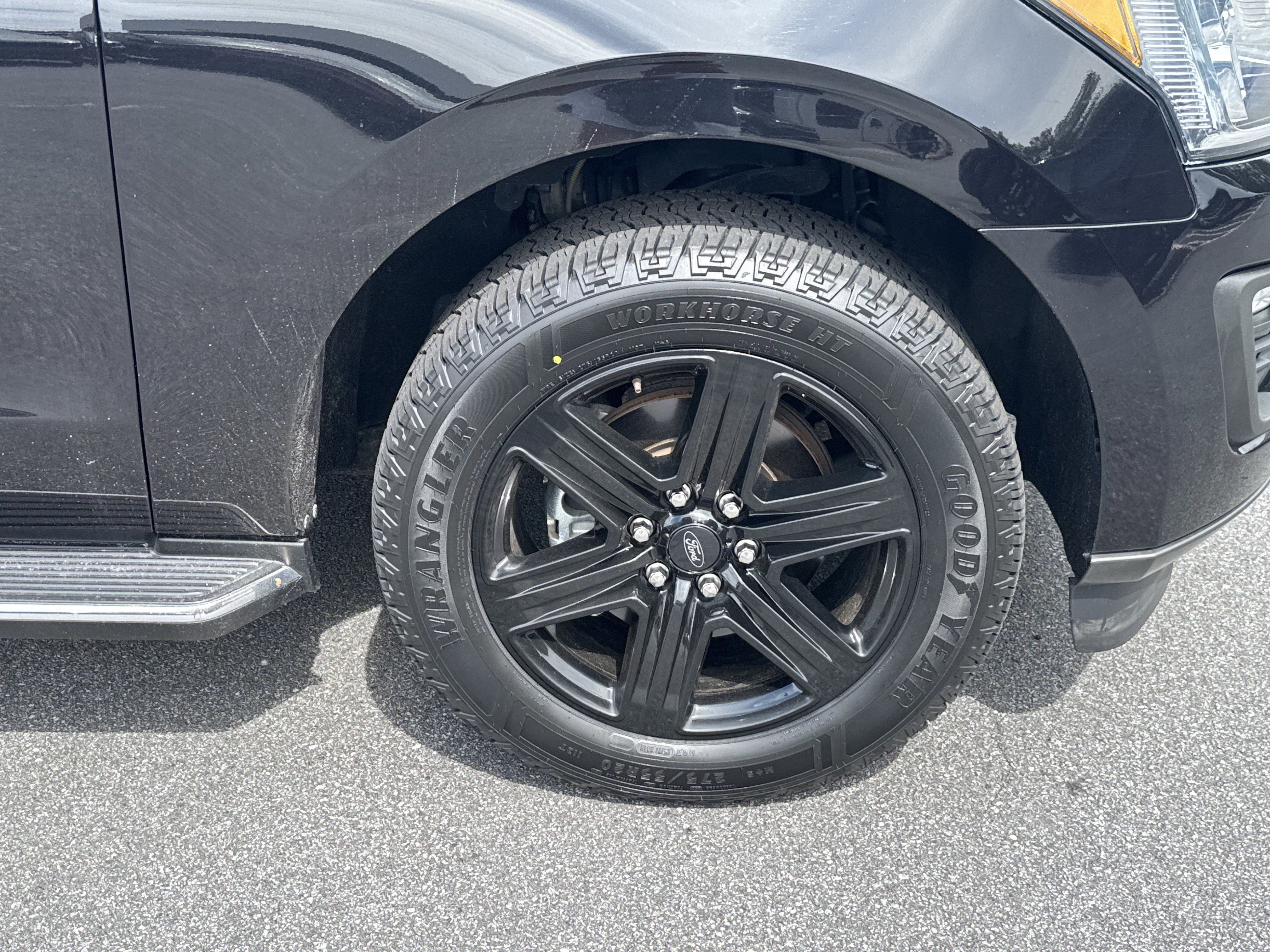 Used 2021 Ford Expedition XLT image 11