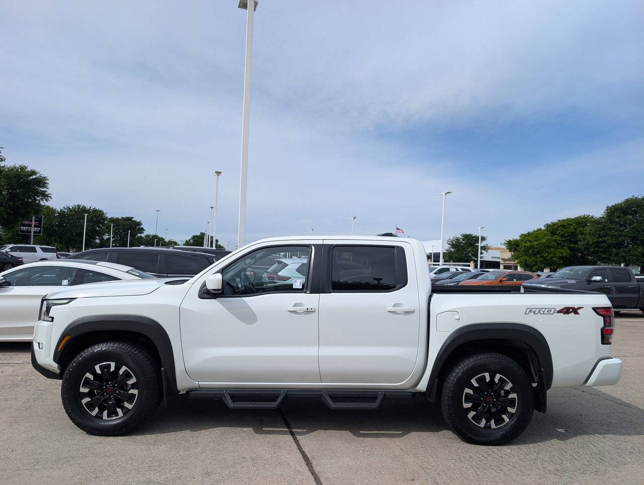 Certified 2023 Nissan Frontier PRO-4X w/ Technology Package AWD/4WD image 3