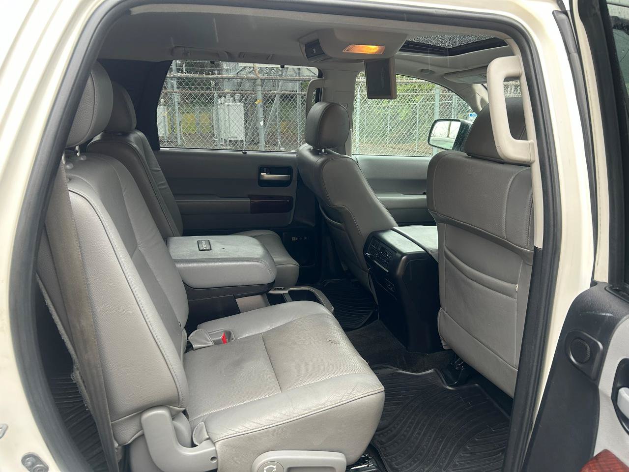 Used 2014 Toyota Sequoia Platinum AWD/4WD image 17