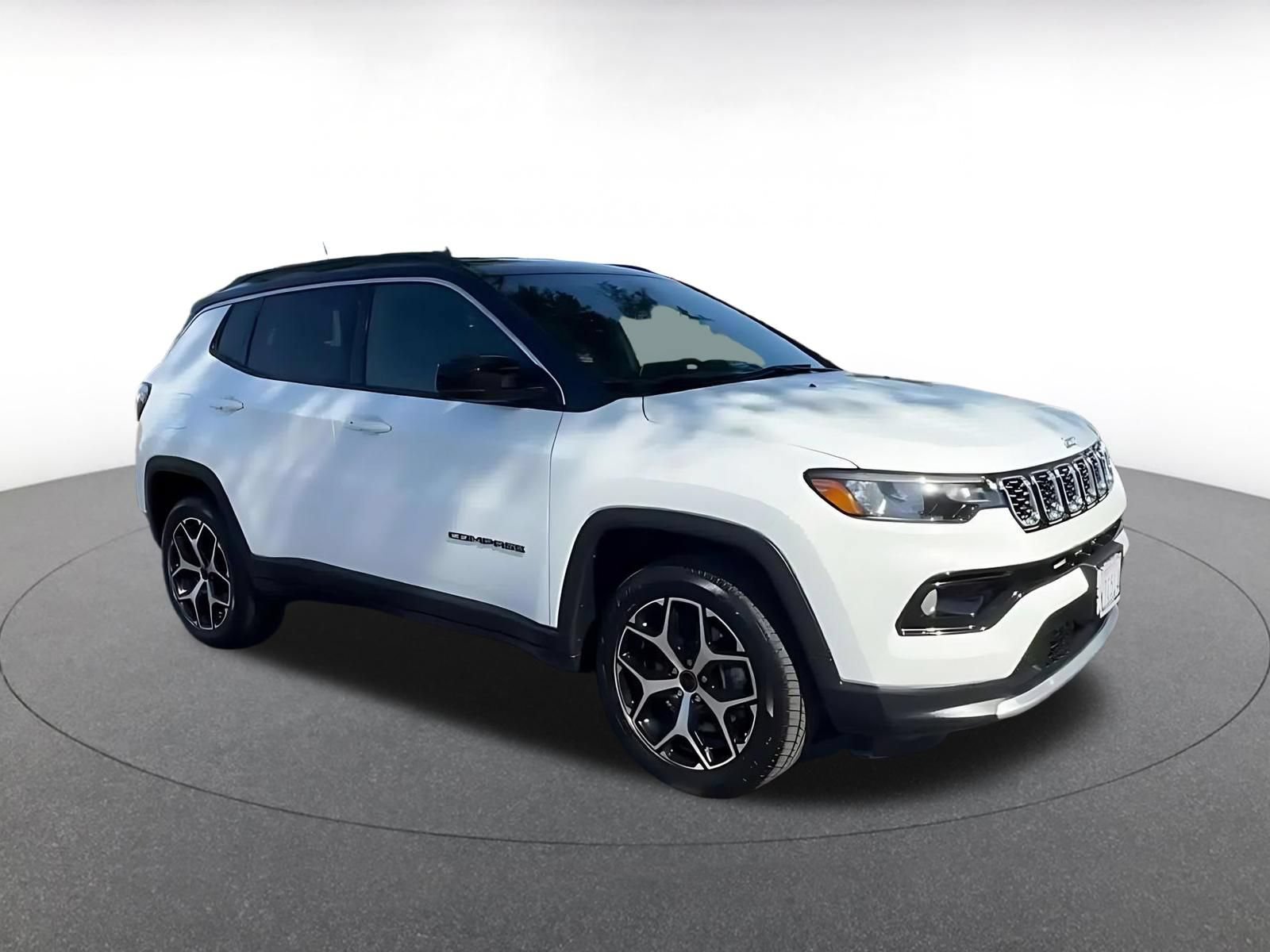 Used 2025 Jeep Compass Limited AWD/4WD image 2