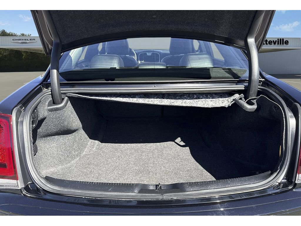 Used 2022 Chrysler 300 Touring L w/ Popular Equipment Group image 9