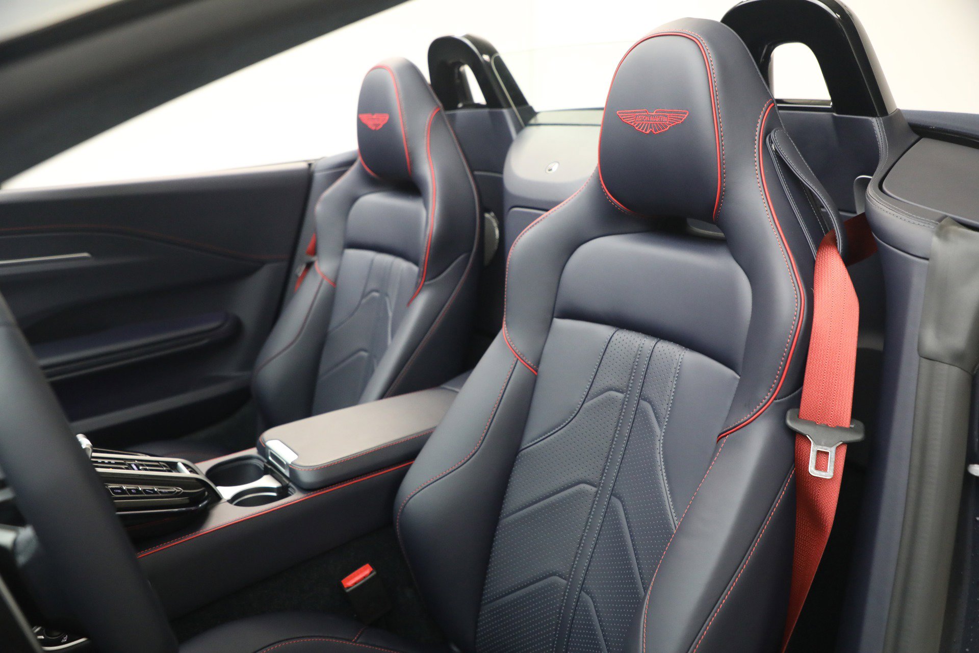New 2026 Aston Martin V8 Vantage Roadster image 29