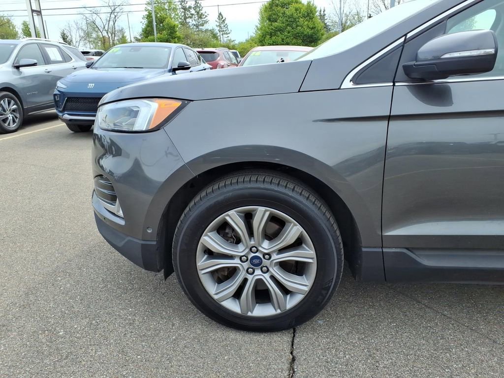 Used 2019 Ford Edge Titanium w/ Equipment Group 301A AWD/4WD image 24