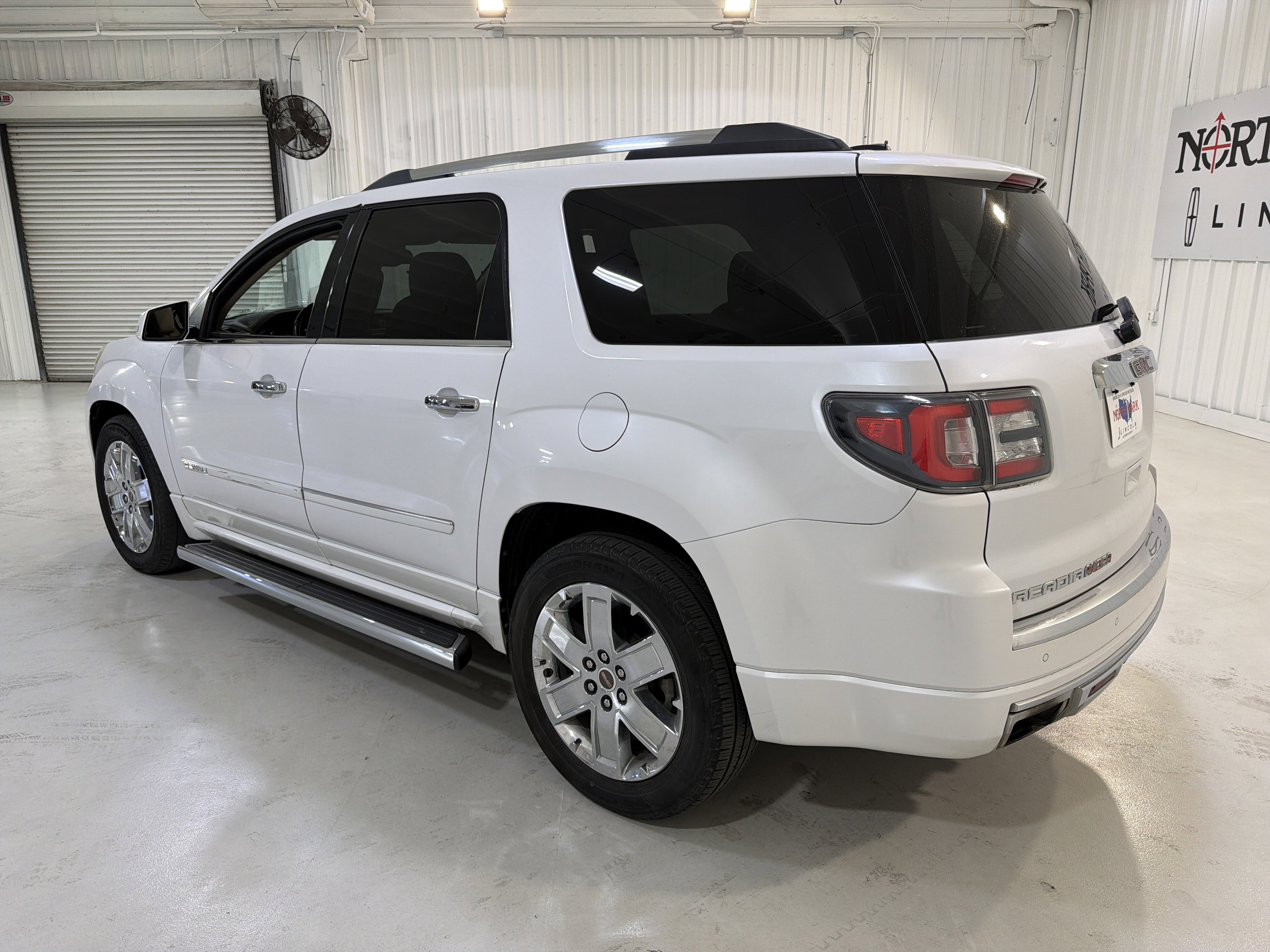 Used 2016 GMC Acadia Denali image 3
