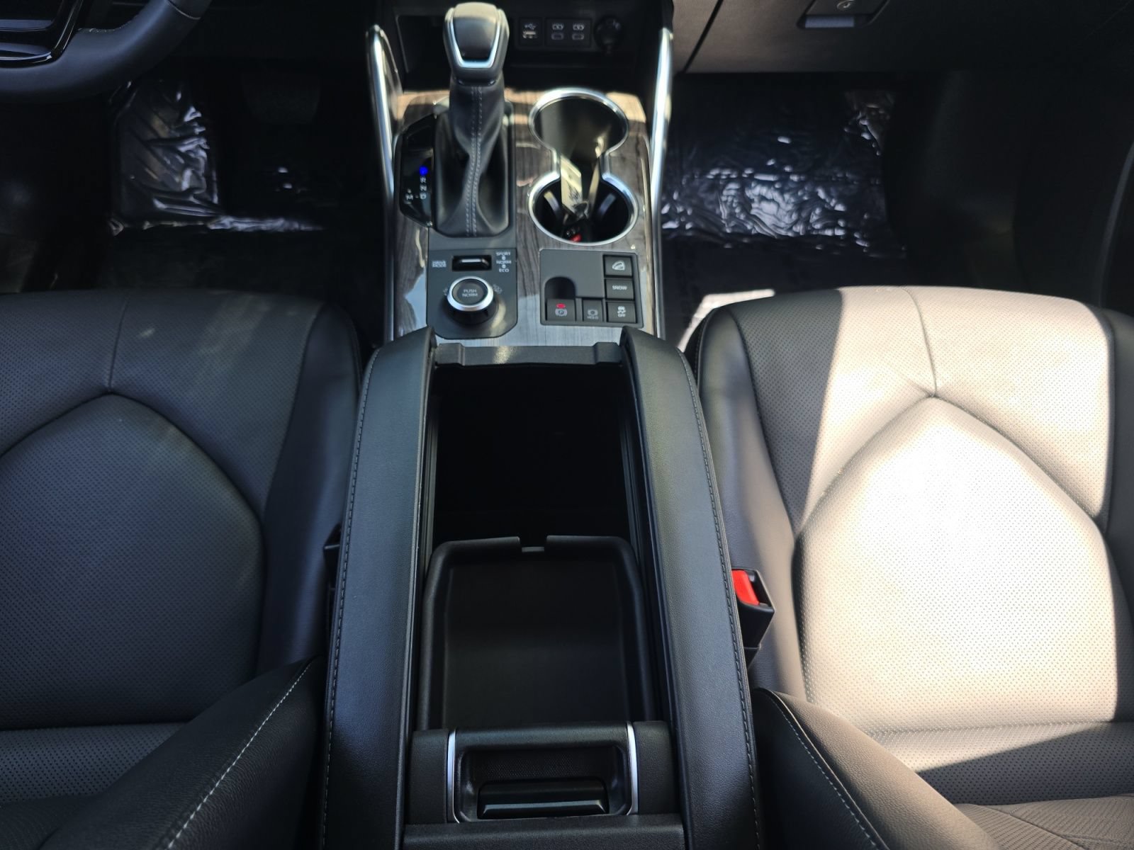 Certified 2025 Toyota Highlander Platinum AWD/4WD image 18