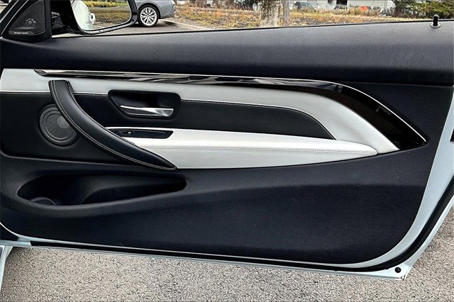 Used 2015 BMW M4 Convertible image 19