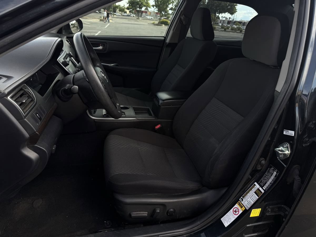 Used 2016 Toyota Camry LE image 11
