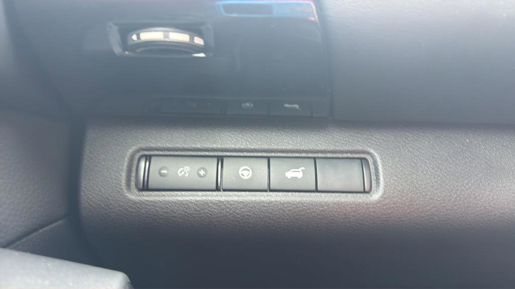 Used 2024 Nissan Pathfinder SV w/ SV Premium Package image 30