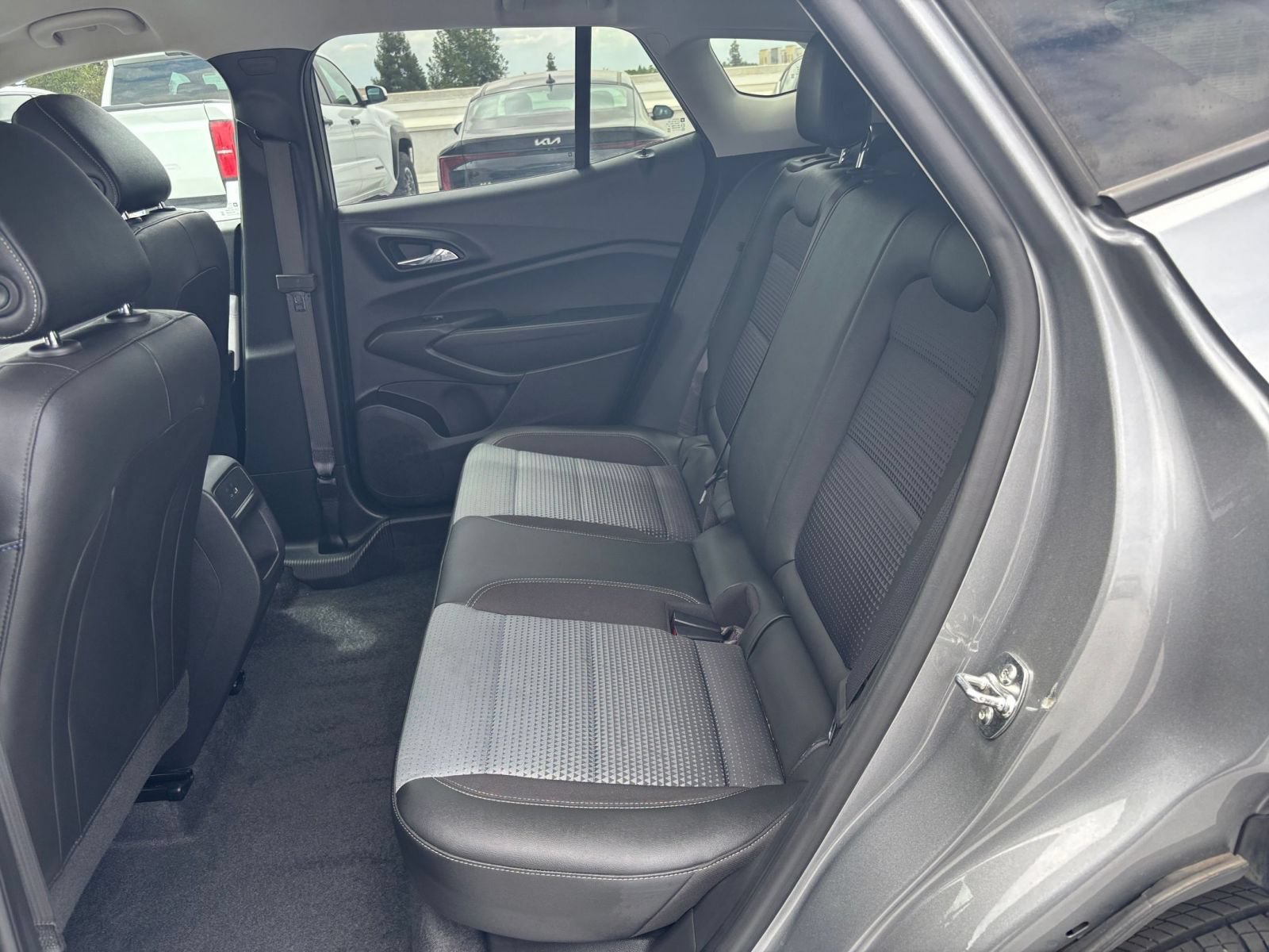 Used 2025 Chevrolet Trax LT FWD image 23