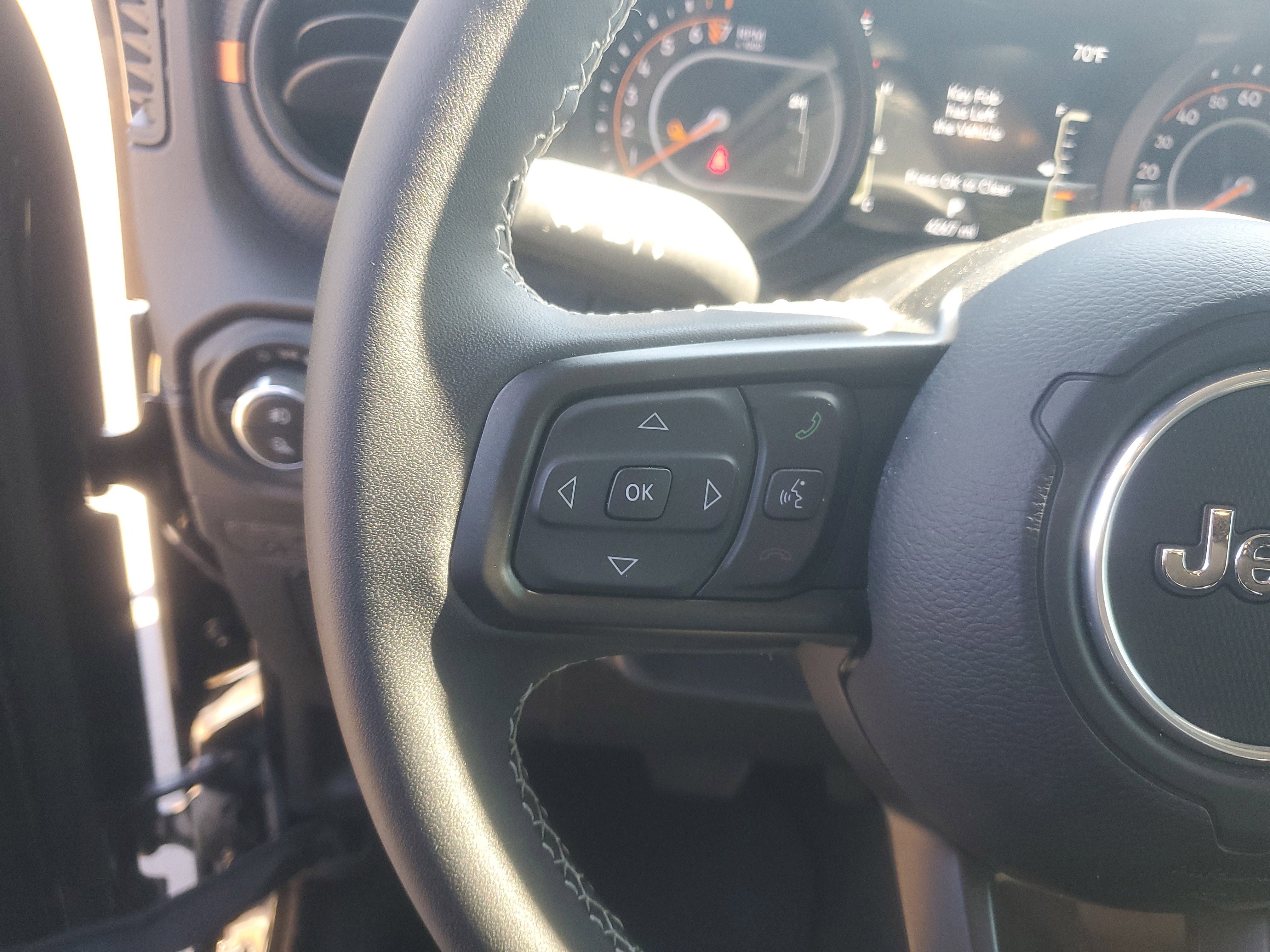 Used 2025 Jeep Gladiator Mojave w/ Safety Group image 15