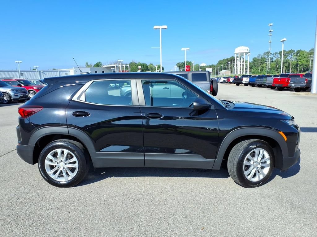 Used 2023 Chevrolet TrailBlazer LS FWD image 2