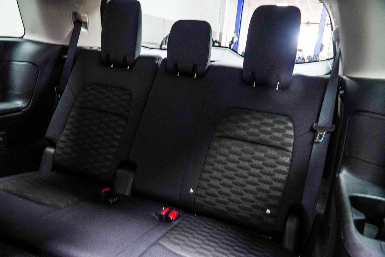 Used 2025 Nissan Pathfinder SV image 38