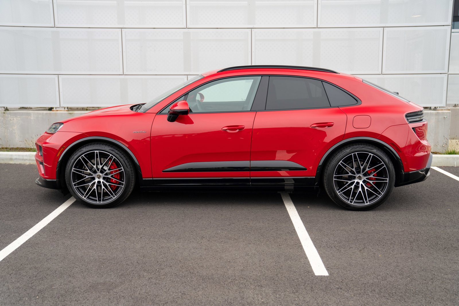 New 2026 Porsche Macan Turbo Electric image 2