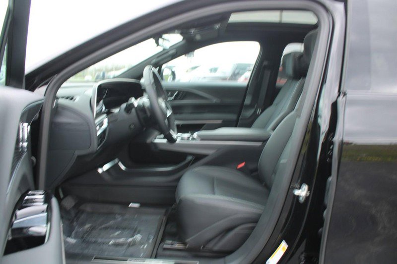 Used 2025 Cadillac Lyriq Luxury w/ LPO, Floor Liner Package AWD/4WD image 8