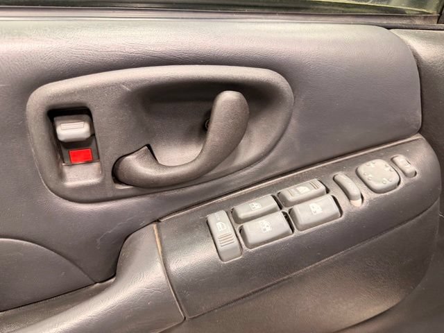 Used 1999 Chevrolet Blazer LT AWD/4WD image 10
