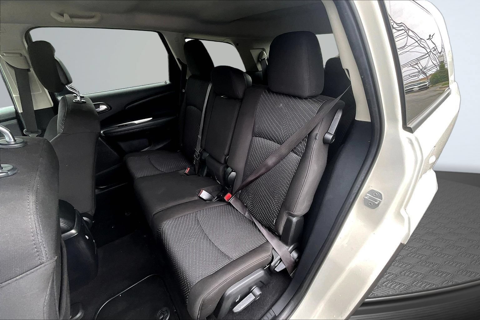 Used 2019 Dodge Journey SE FWD image 18