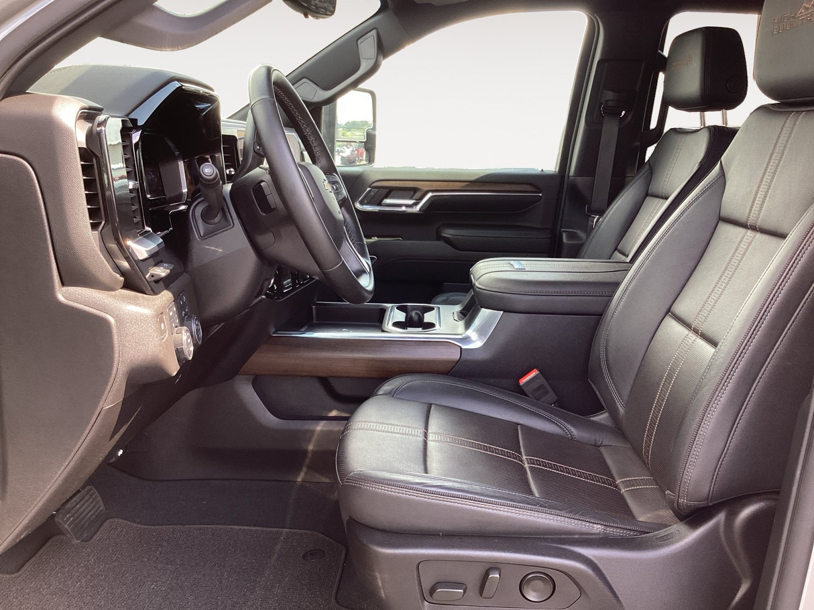 Used 2024 Chevrolet Silverado 3500 High Country w/ High Country Premium Package AWD/4WD image 29