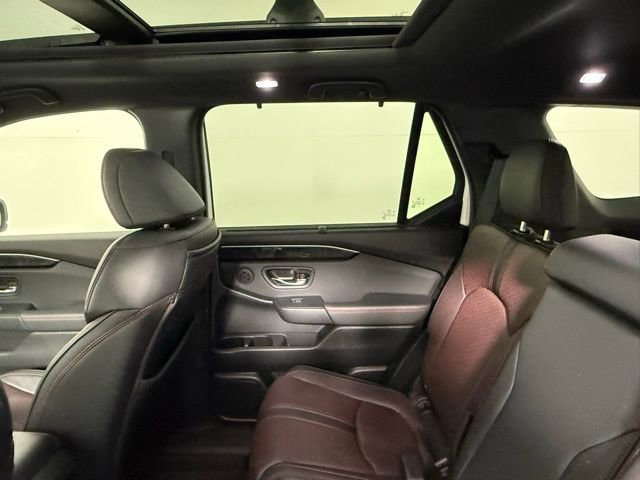 Used 2025 Honda Pilot Black Edition image 35