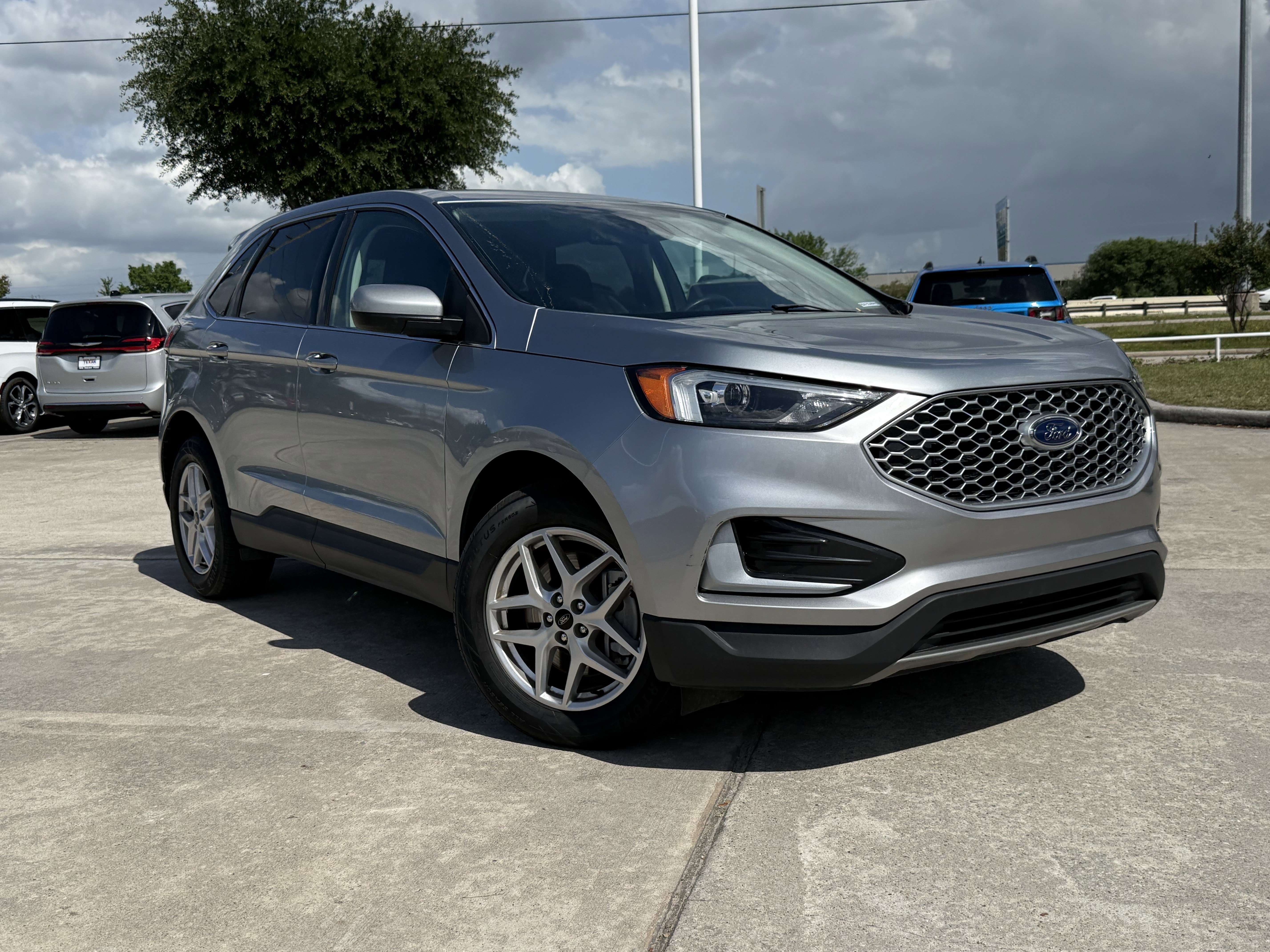 Used 2024 Ford Edge SEL AWD/4WD image 2