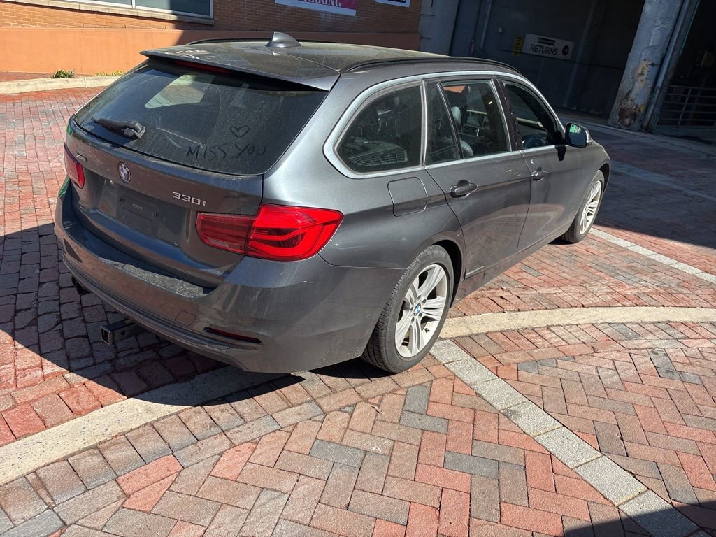 Used 2017 BMW 330i xDrive Wagon image 3