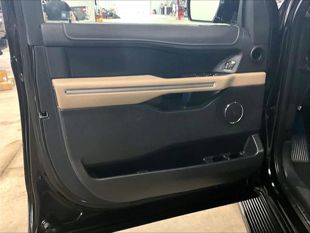 Used 2024 Ford Expedition Max Limited image 9