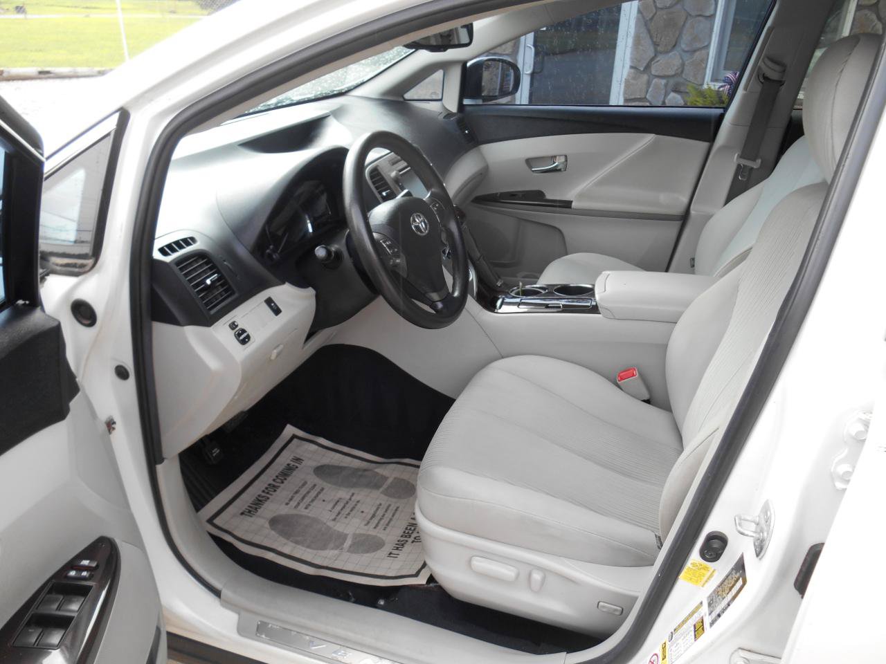 Used 2012 Toyota Venza LE AWD/4WD image 2