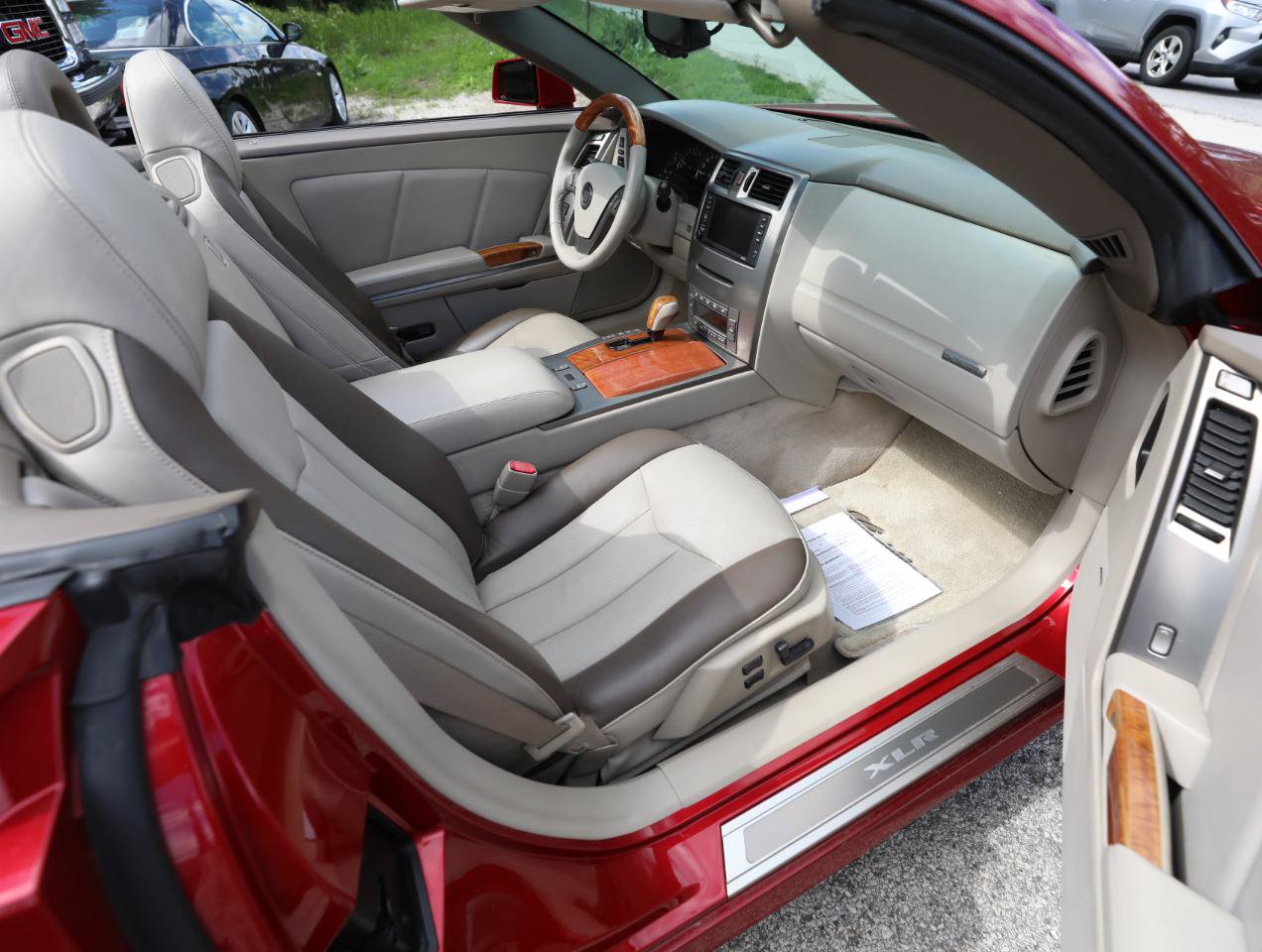 Used 2005 Cadillac XLR RWD image 16