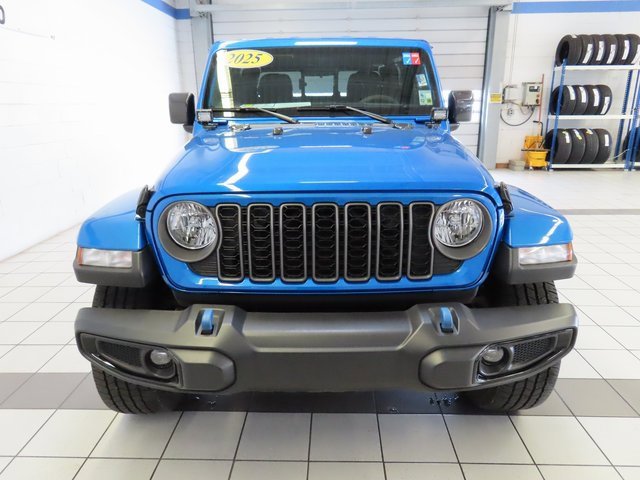 Used 2025 Jeep Gladiator Sport image 17
