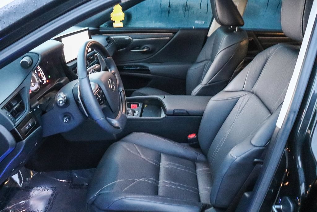 Used 2025 Lexus ES 300h w/ Luxury Package FWD image 20
