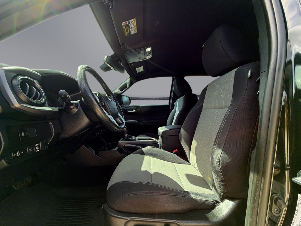 Used 2021 Toyota Tacoma TRD Sport w/ Technology Package RWD image 29