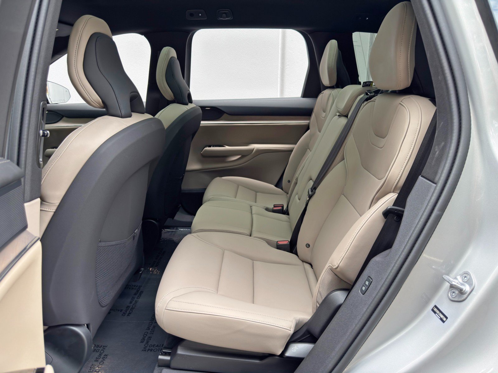 Used 2025 Volvo EX90 Ultra AWD/4WD image 40