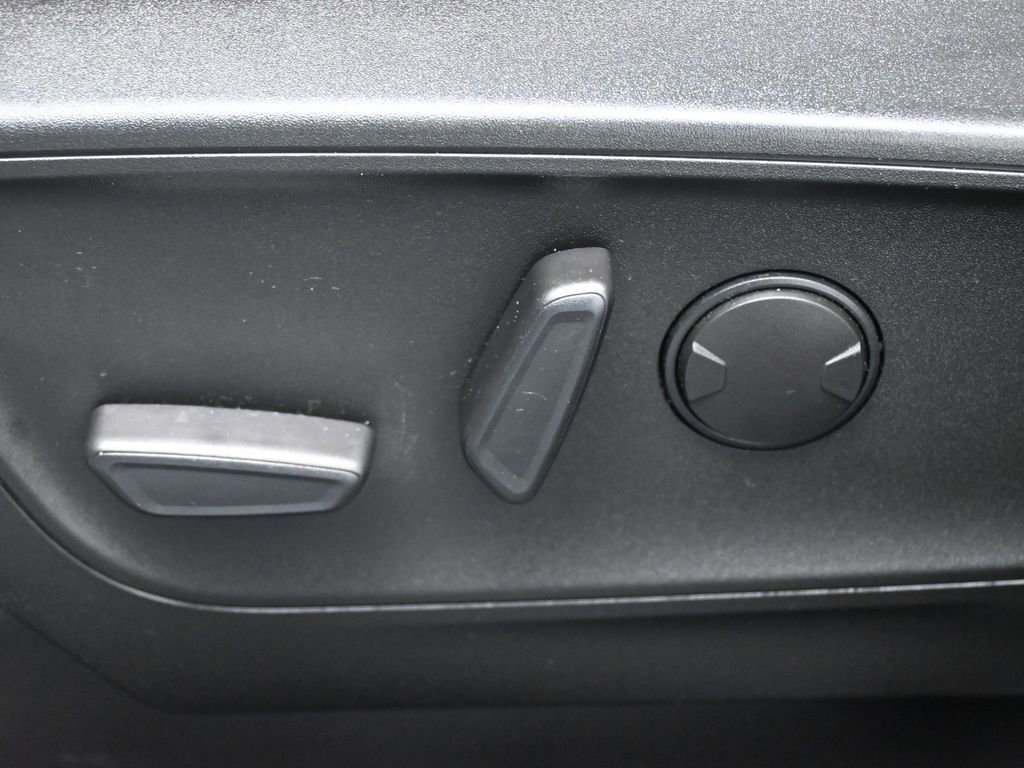 Certified 2022 Ford Escape Titanium w/ Class II Trailer Tow Package image 11