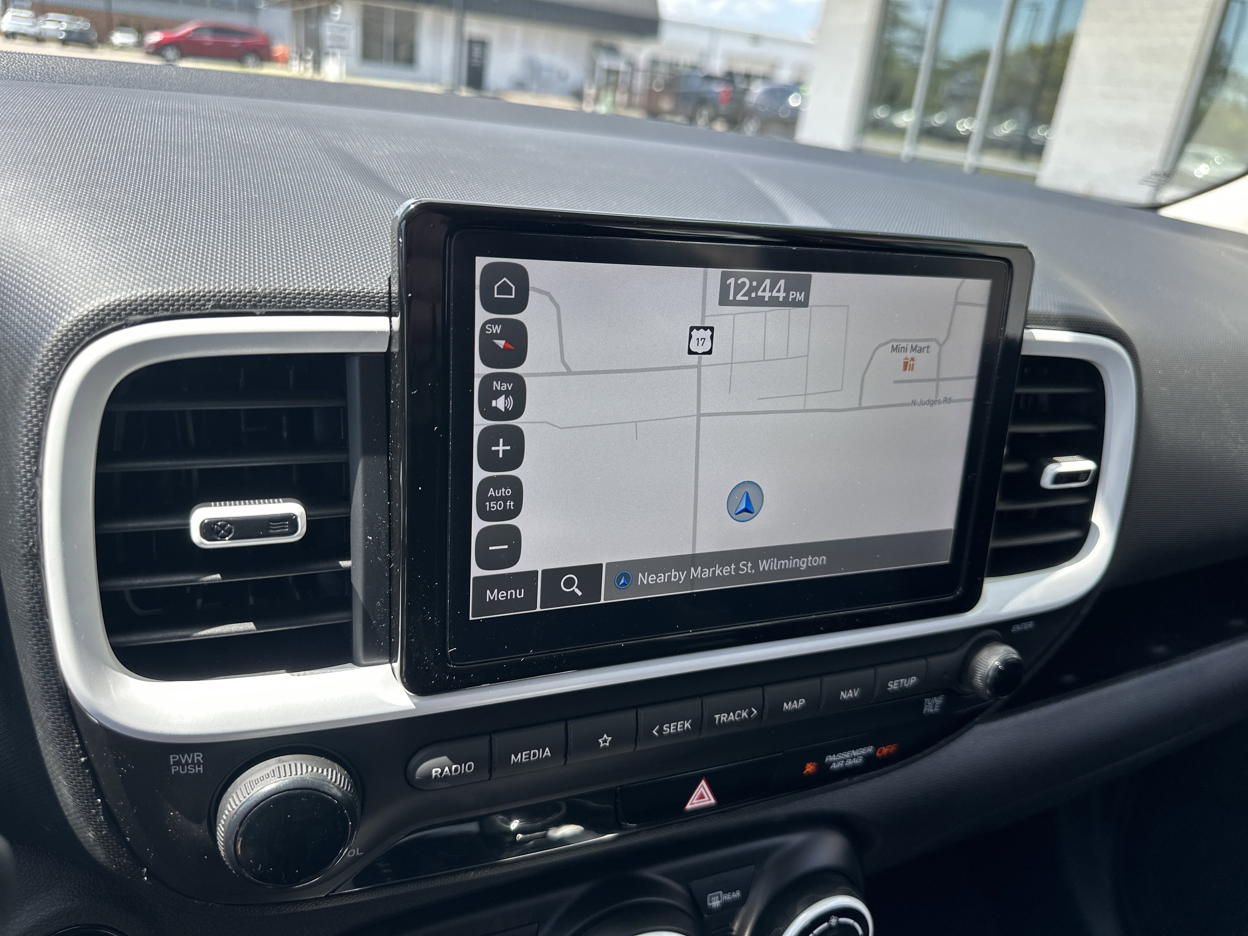 Used 2023 Hyundai Venue Limited image 18