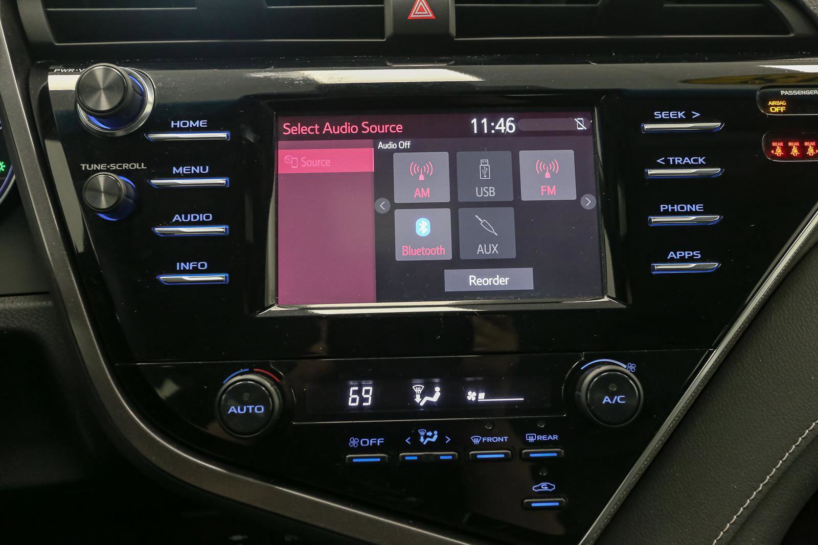 Used 2018 Toyota Camry SE image 26